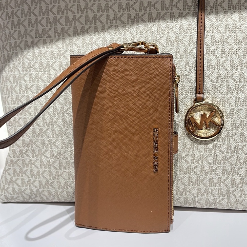 MICHAEL KORS LARGE DOUBLE ZIP WRISTLET WALLET PHONE CASE CLUTCH
Luggage - Picture 1 of 16